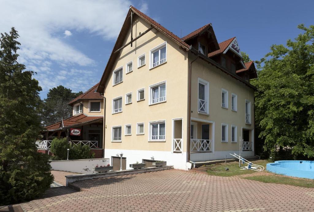 Hotel Francoise Balatonlelle Dış mekan fotoğraf