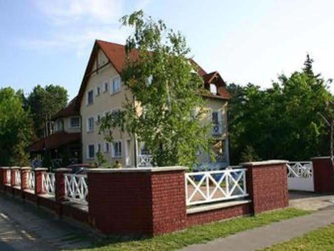 Hotel Francoise Balatonlelle Dış mekan fotoğraf
