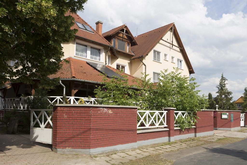 Hotel Francoise Balatonlelle Dış mekan fotoğraf